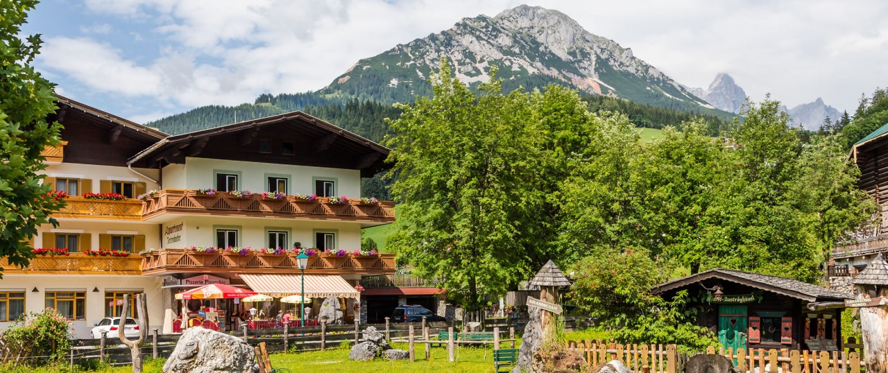 Appartements Rettenbacher im Sommer, vor Rettenstein © Weesjes